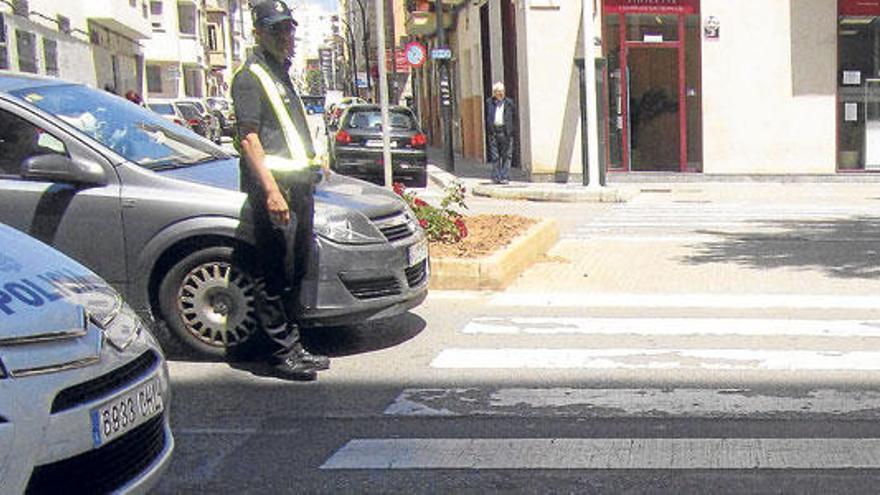 Multan a 59 conductores por no respetar los pasos de cebra de la calle Manacor en un día