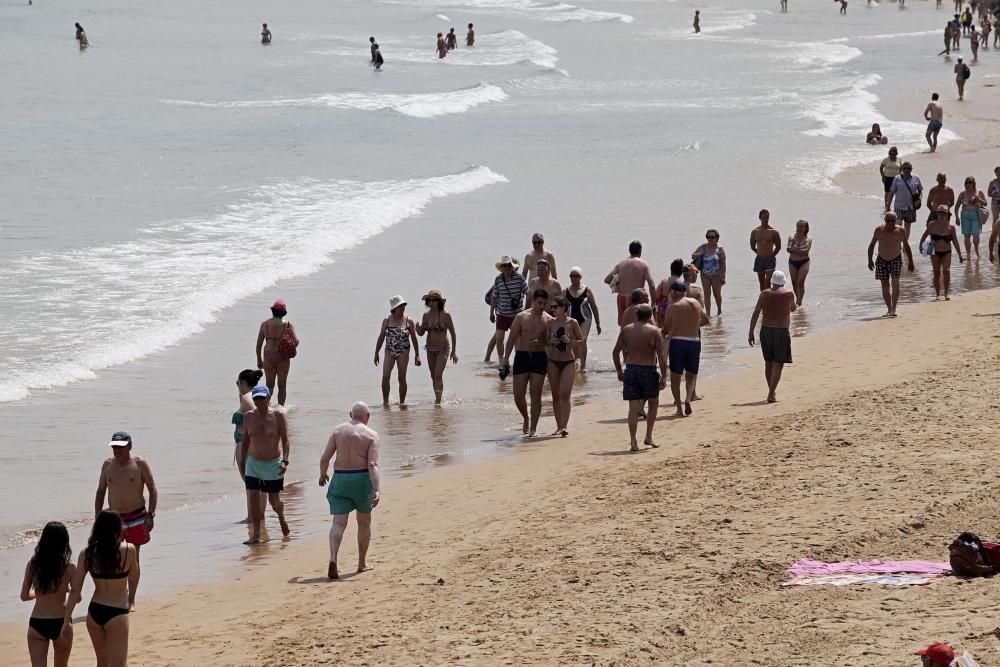 Playa de San Lorenzo con Sol y calor