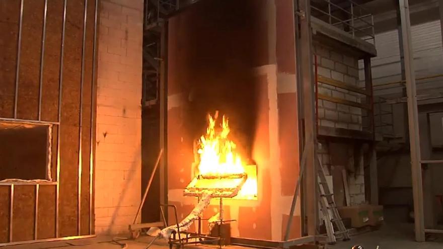 Laboratorios estudian el comportamiento del fuego sobre materiales presentes en fachadas