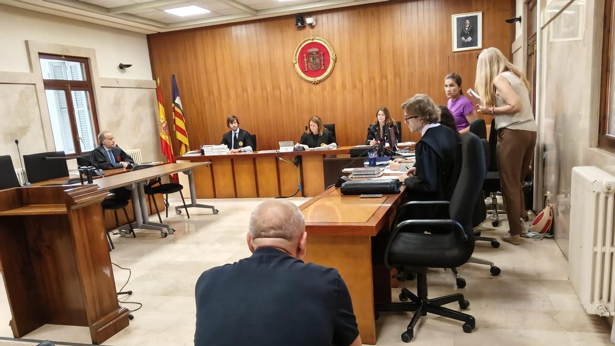 El hombre condenado, hoy en la Audiencia Provincial de Palma.