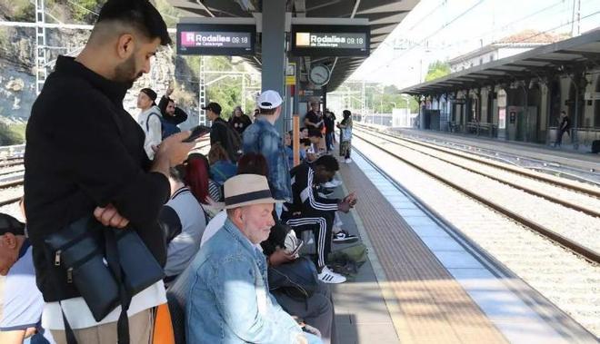 "Tot Catalunya ha d'anar a Barcelona, que a la vegada expulsa la gent?"