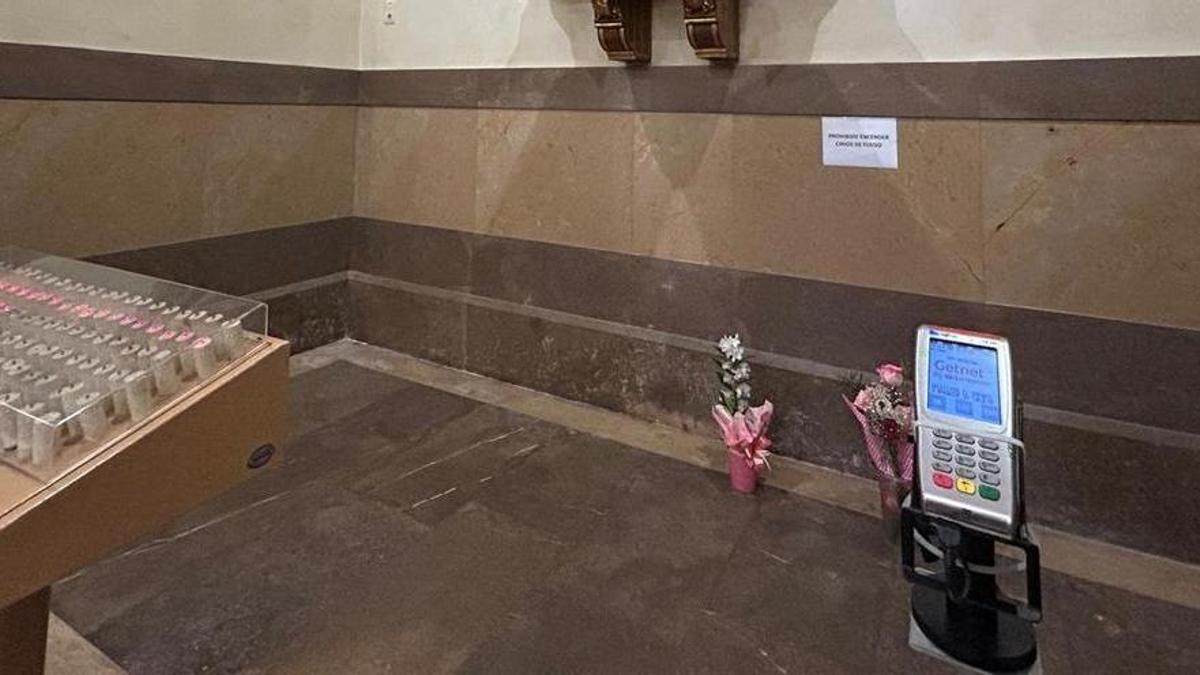 Imagen del datáfono en la concatedral de Santa María de Castelló.