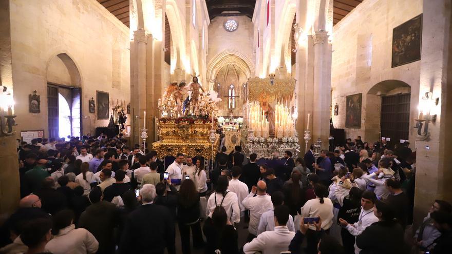 La lluvia impide la salida del Resucitado de la iglesia de Santa Marina