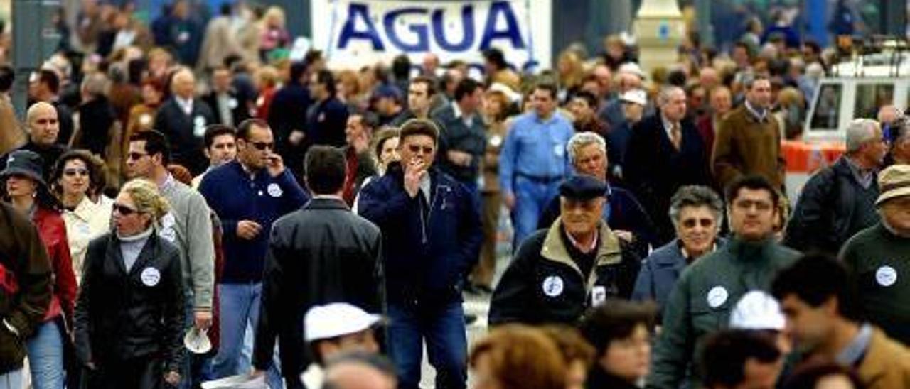 Concentración en marzo de 2003 en València bajo el lema «Agua para todos».