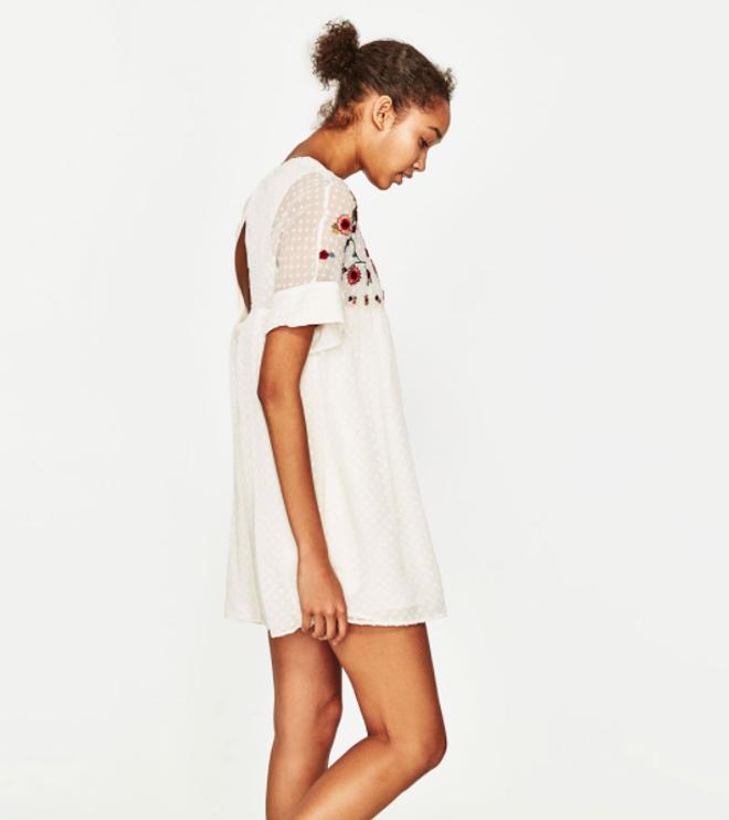 Vestido mono de Zara bordado en blanco