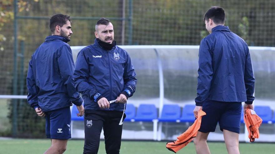 Yago Iglesias en un entrenamiento del Pontevedra. |  // RAFA VÁZQUEZ