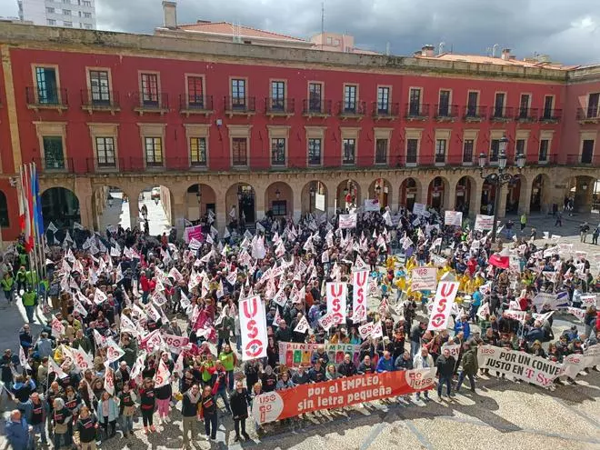 Las manifestaciones de USO y los sindicatos minoritarios toman el centro de Gijón