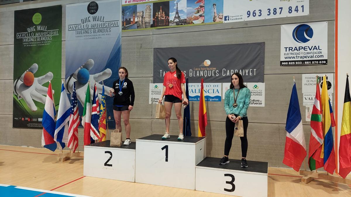 Podio femenino del II Elite World de One Wall, con Mar Giménez en lo más alto.