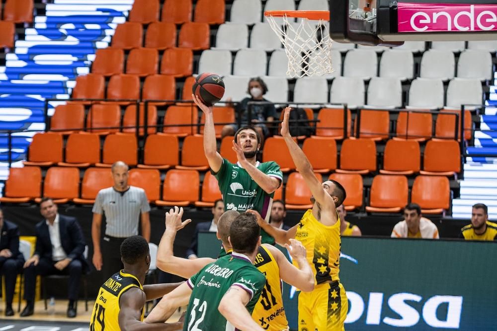 Partido entre el Iberostar y el Unicaja en la fase final de la Liga ACB.