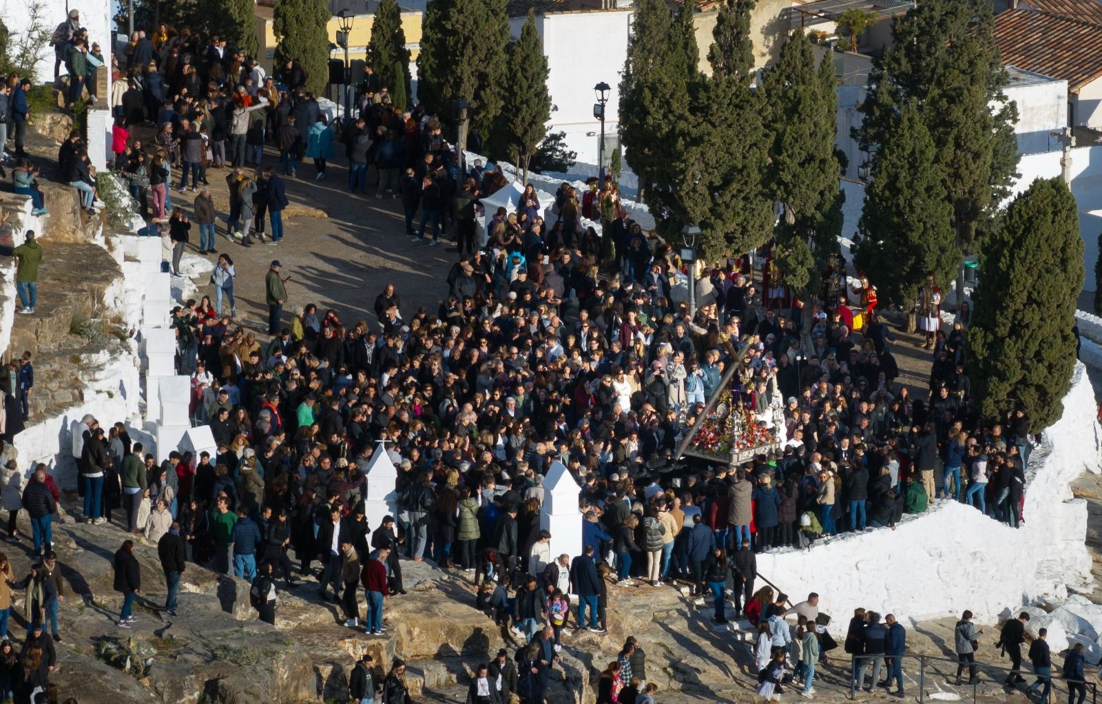 Masivo Via crucis de madrugada en Sagunt