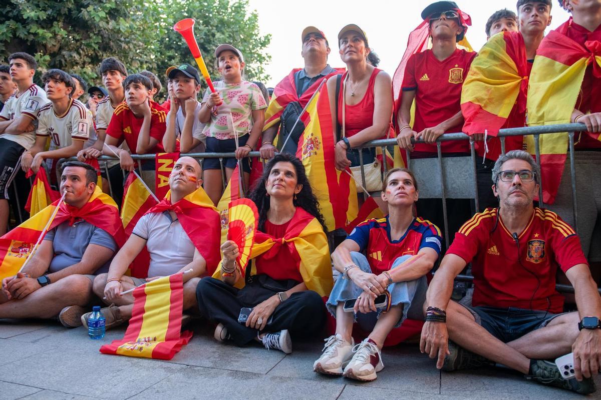 Más de 7.500 personas vivieron la final del Mundial en la Plaza de Cervantes de Alcalá: búscate en las fotos