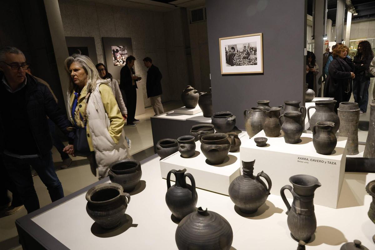La inauguración de la muestra sobre la cerámica negra de Llamas del Mouro, en imágenes La inauguración de la muestra sobre la cerámica negra de Llamas del Mouro, en imágenes