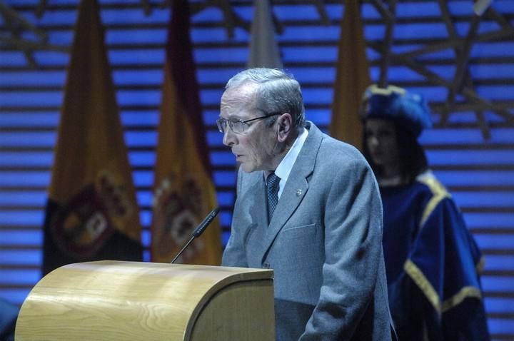 ENTREGA DE HONORES Y DISTINCIONES DEL CABILDO DE ...