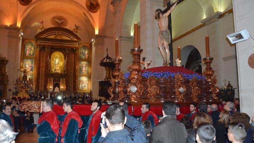 La lluvia obliga a suspender el Vía Crucis del Cristo de la Sangre