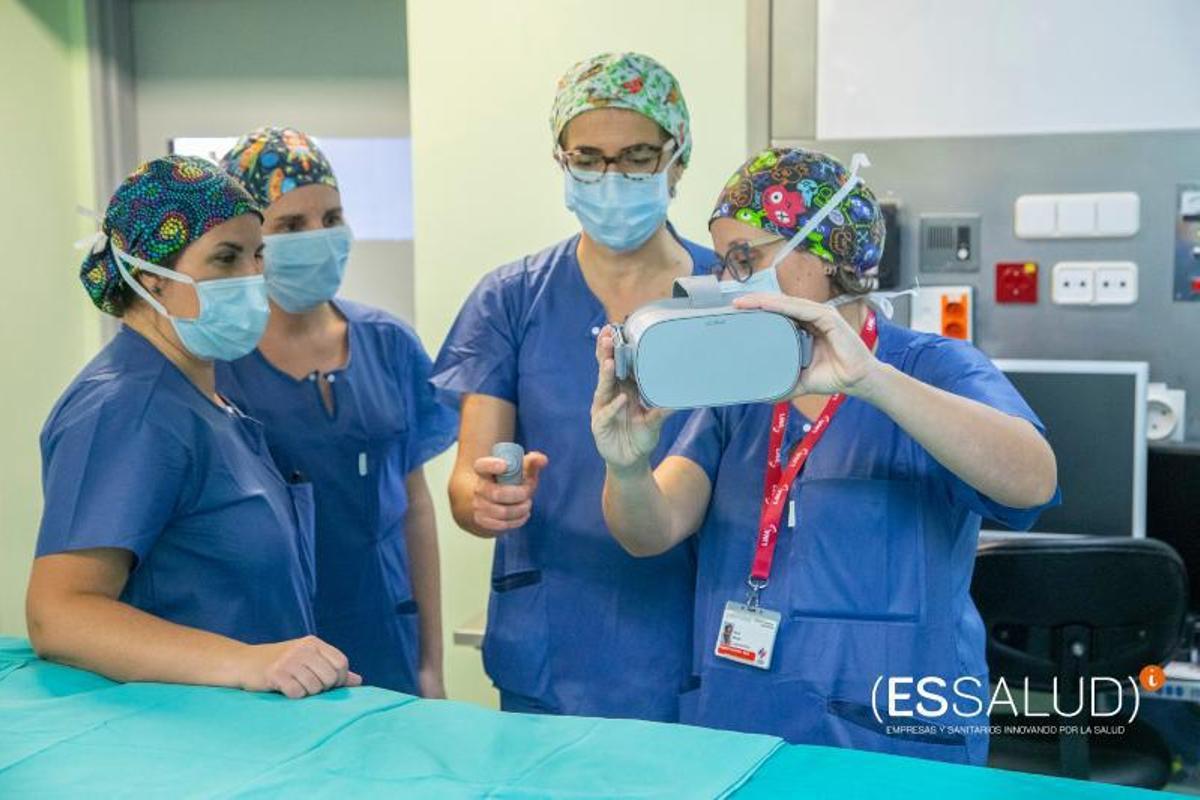 Sanitarios del departamento prueban un visor de VR | LEVANTE-EMV
