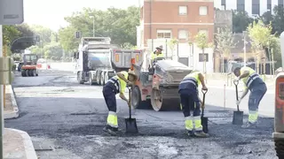 Urbanismo inicia las labores de asfaltado en el último tramo de la avenida de Trassierra