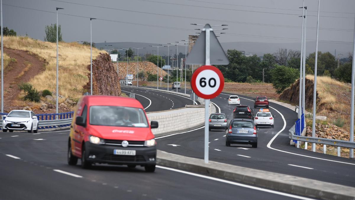 Tramo de ronda que ha puesto en servicio en Ayuntamiento y con el que enlazará la parte de la Junta.