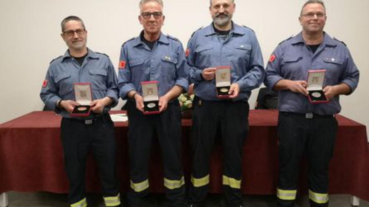 Els quatre bombers guardonats. | AJUNTAMENT D’ARBÚCIES