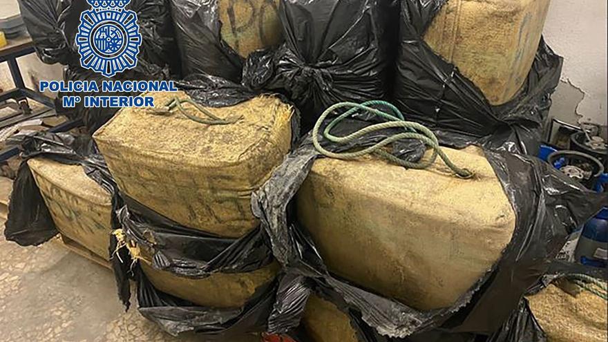 Go Fast desde Sanlúcar a Francia: La Policía interviene 700 kilos de hachís en un peaje de la AP-7