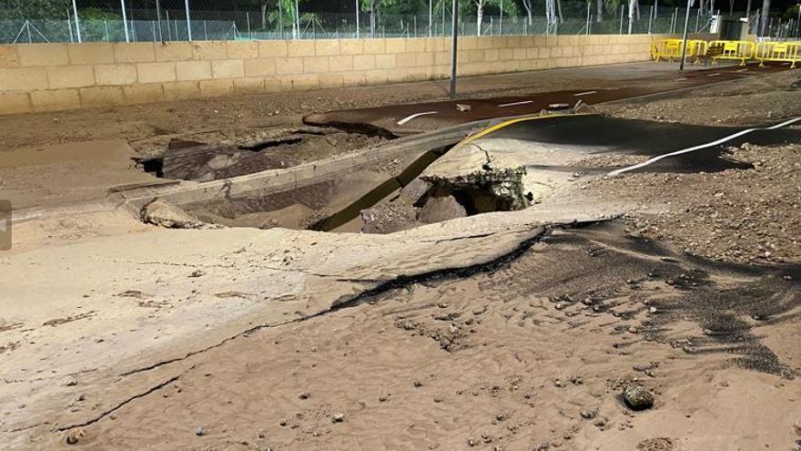 Wasserrohrbruch auf Mallorca sorgt für Überschwemmungen und Loch in der Straße