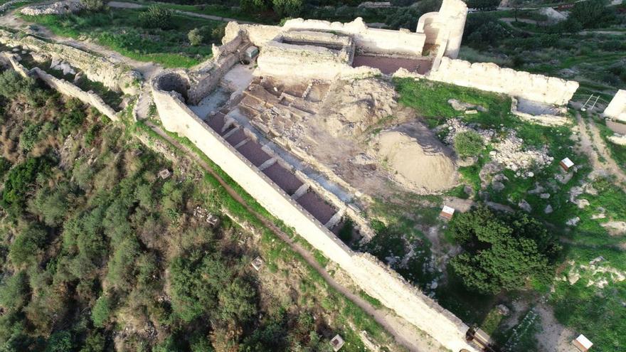 Los trabajos en la alcalzaba desentierran la vida cotidiana del Castell de Bairén de Gandia