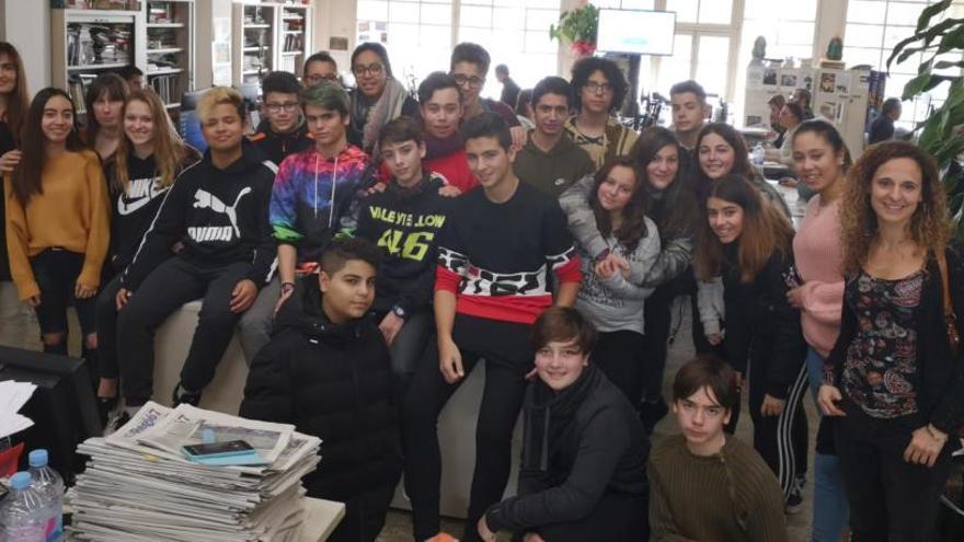 Alumnes de 3r d&#039;ESO de l&#039;institut de Cal Gravat visiten Regió7