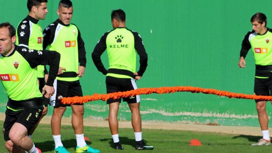 Lolo no entrena con el grupo y Toril llama a Caballero y Javi Llor