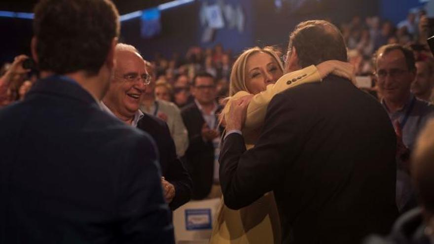 Rajoy manifiesta su "apoyo y el del PP" a Cristina Cifuentes