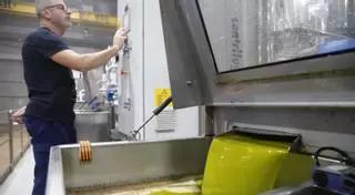 El precio del aceite virgen extra en origen baja en España de los 4 euros