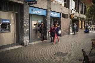 CaixaBank y Banc Sabadell se recuperan