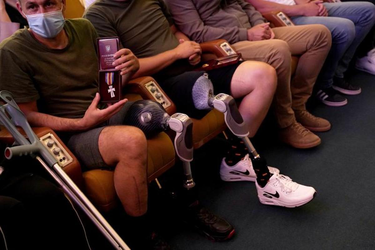 Heridos ucranianos por minas antipersona, en una ceremonia en el Hospital Central de la Defensa en Madrid