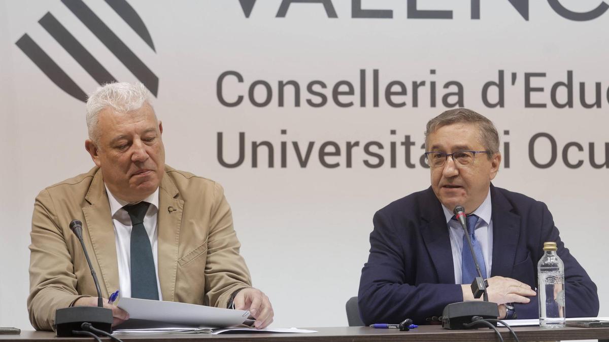El conseller Rovira en una roda de premsa sobre els resultats de la consulta per a triar llengua