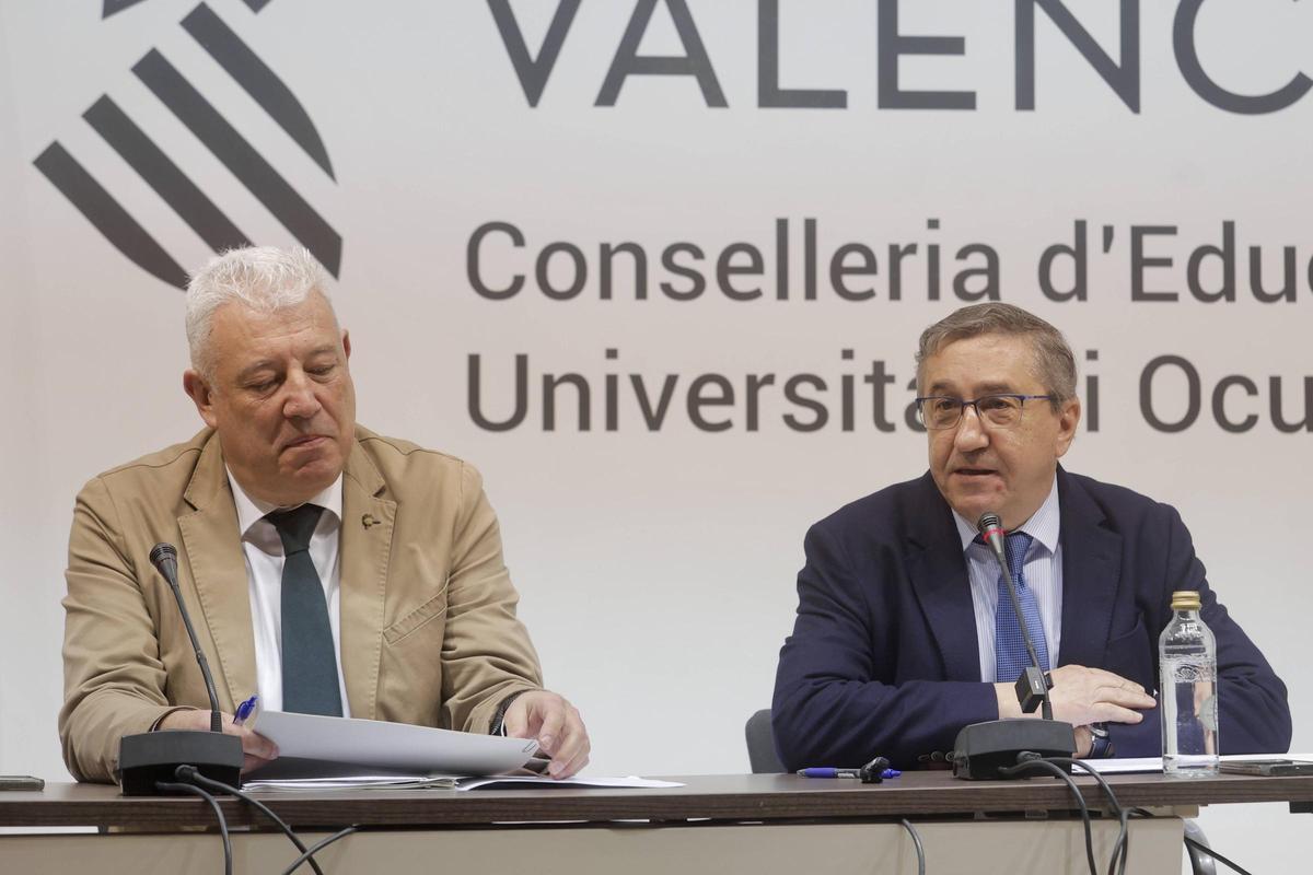 El conseller Rovira da rueda de prensa sobre resultados de la consulta para elegir lengua