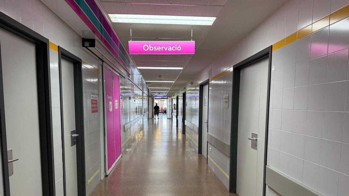 Pasillo del servicio de urgencias del Hospital de la Ribera.