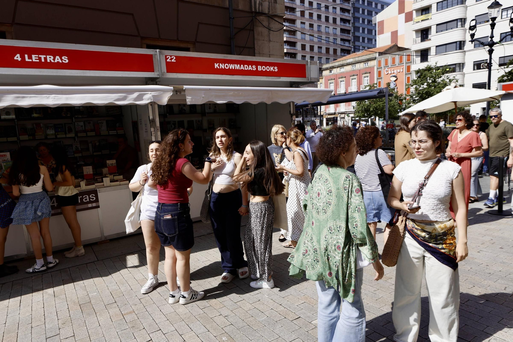 El inicio de la Feria del Libro de Gijón, en imágenes