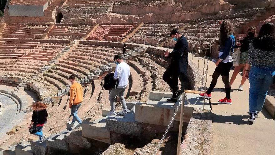 Estudiantes Erasmus visitando el Museo del Teatro Romano.