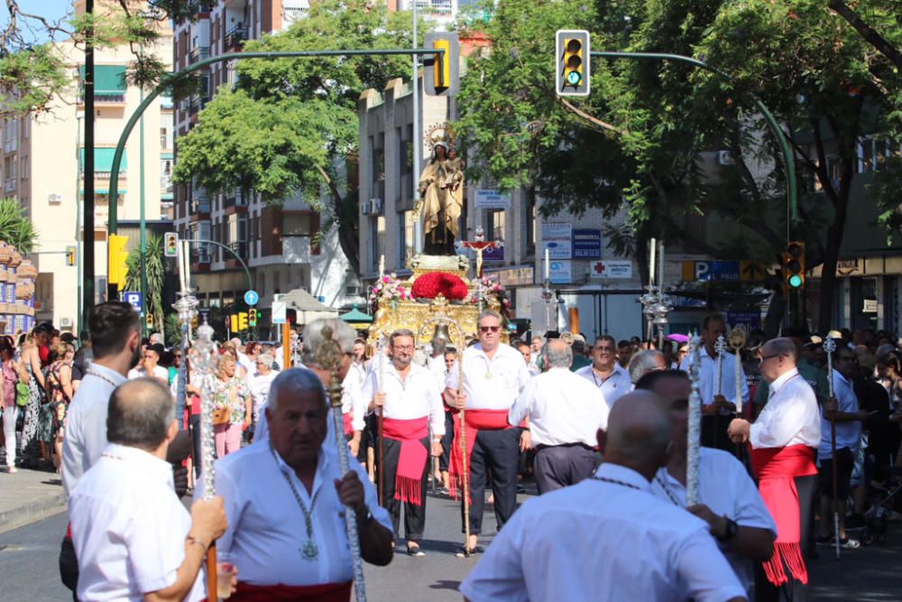 La procesión de la Virgen del Carmen por las calles de El Palo.