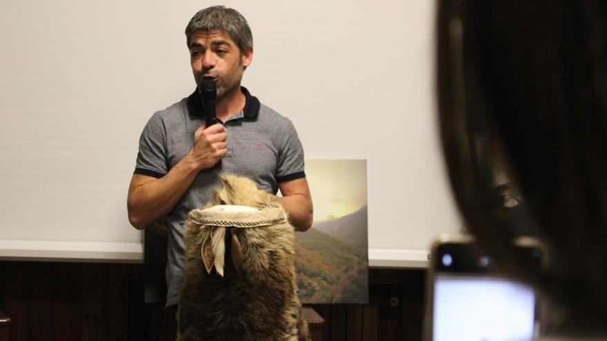 Los empresarios de Redes premian con su &quot;Zurrón&quot; la labor de promoción de la Sobrescobio Redes Trail