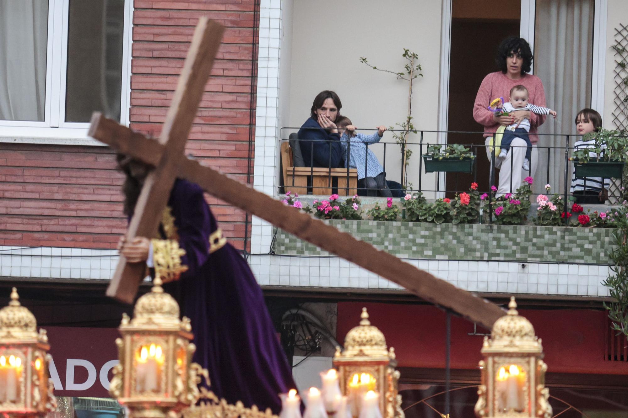 EN IMÁGENES: Así fue la procesión del Nazareno por las calles de Oviedo