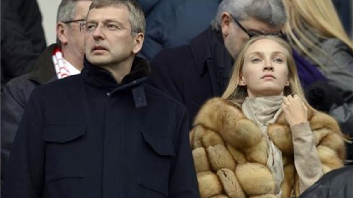 Dimitri Rybolovlev con su ex mujer Elena en un partido del AS Mónaco.