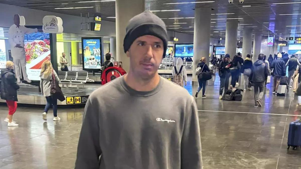 El periodista Miguel Moreno, ayer a su llegada al aeropuerto de Gran Canaria