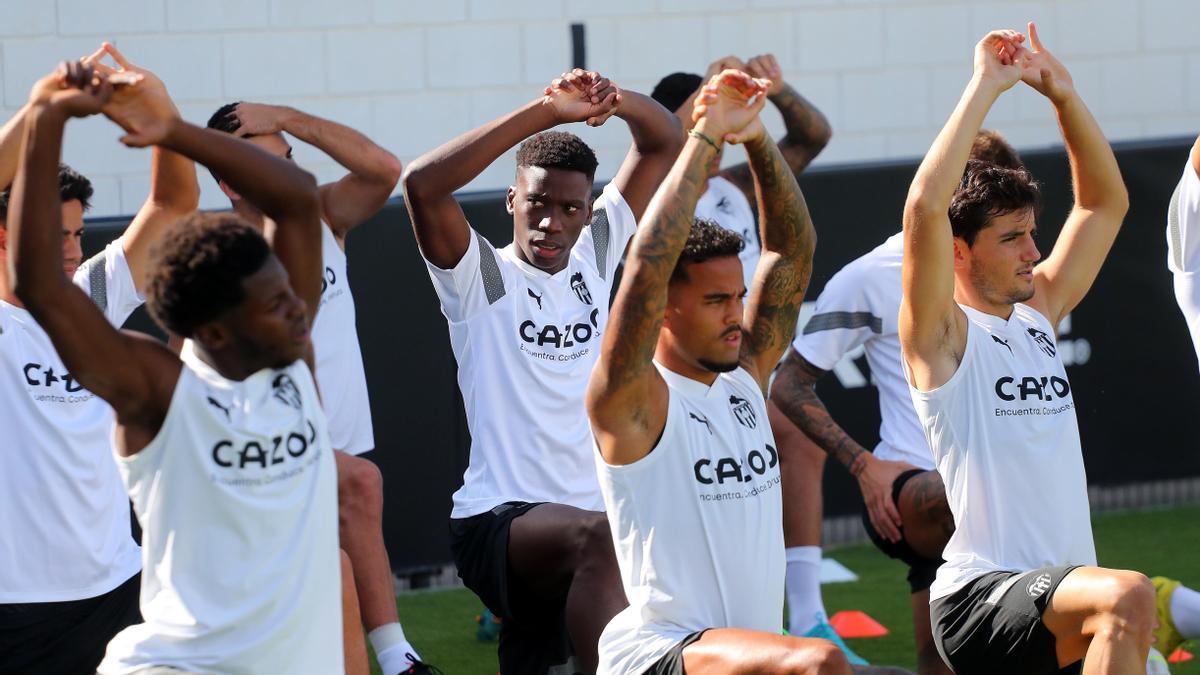 Una imagen de archivo de un entrenamiento del Valencia esta temporada