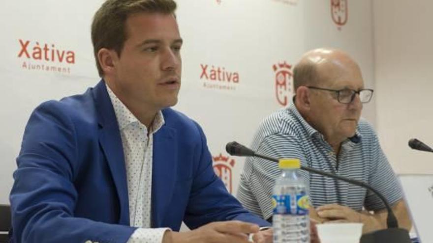 Roger Cerdà y Juli Verger, ayer en el ayuntamiento.