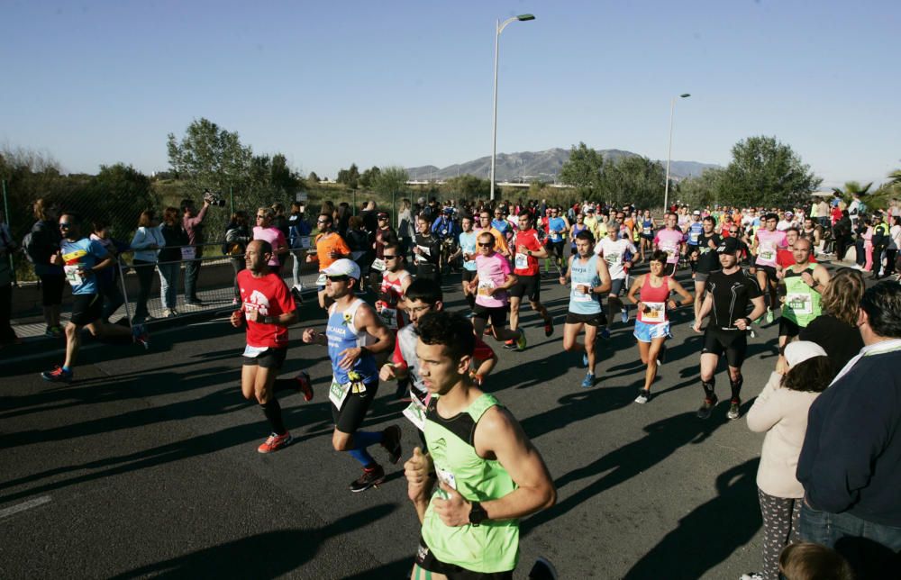 El Mouaziz, del Club Nerja de Atletismo ha vuelto a imponerse en la prueba, que ha alcanzado una participación récord con 7.500 corredores