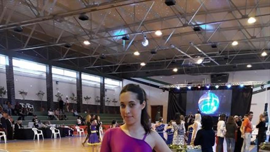 Irene rico gana el single adulto de baile deportivo