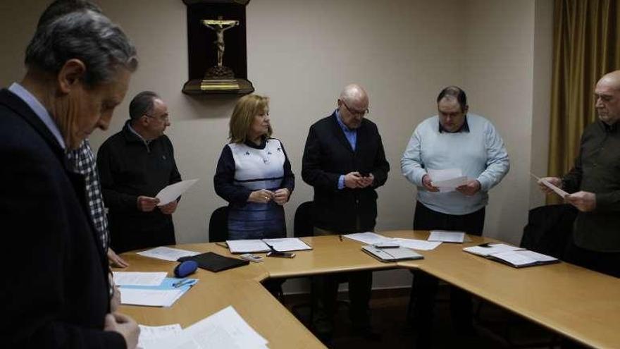 A la izquierda, consejo rector celebrado ayer. A la derecha, reunión en la Diputación Provincial.