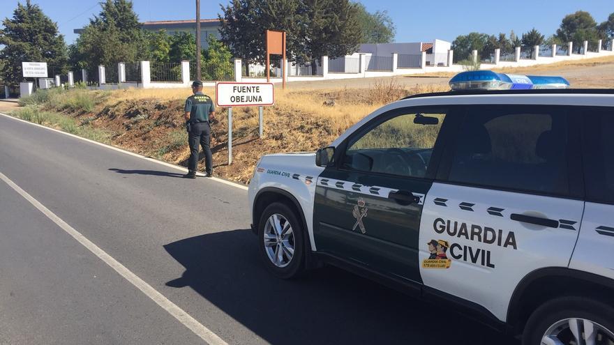 Rescatan a una persona de avanzada edad de una casa en llamas en Fuente Obejuna