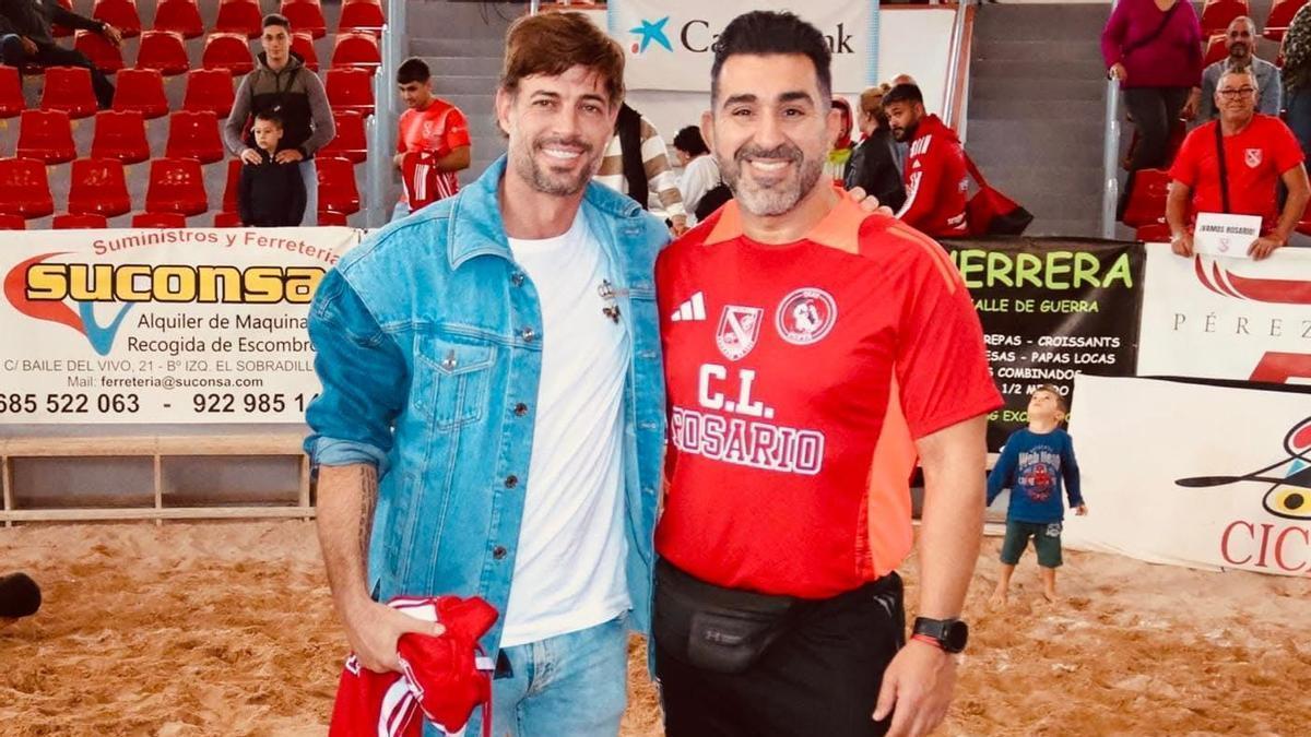 William Levy junto al mandador del Rosario, Domingo Sánchez.