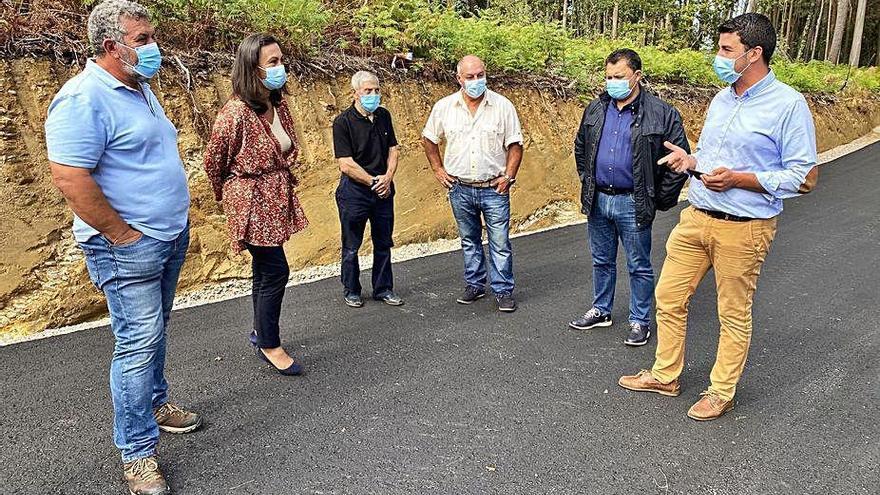 La alcaldesa visita la zona con portavoces de los comuneros.