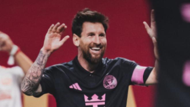 Messi firma dos golazos 'maradonianos'